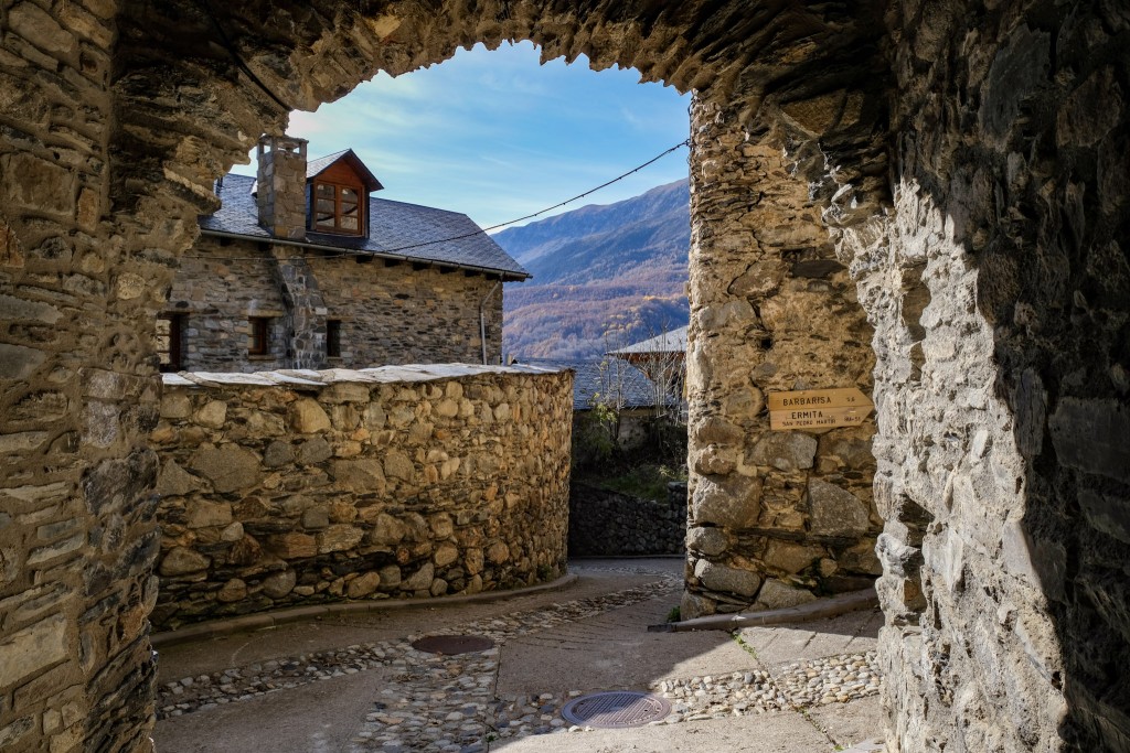 Calles del pueblo de Sahún
