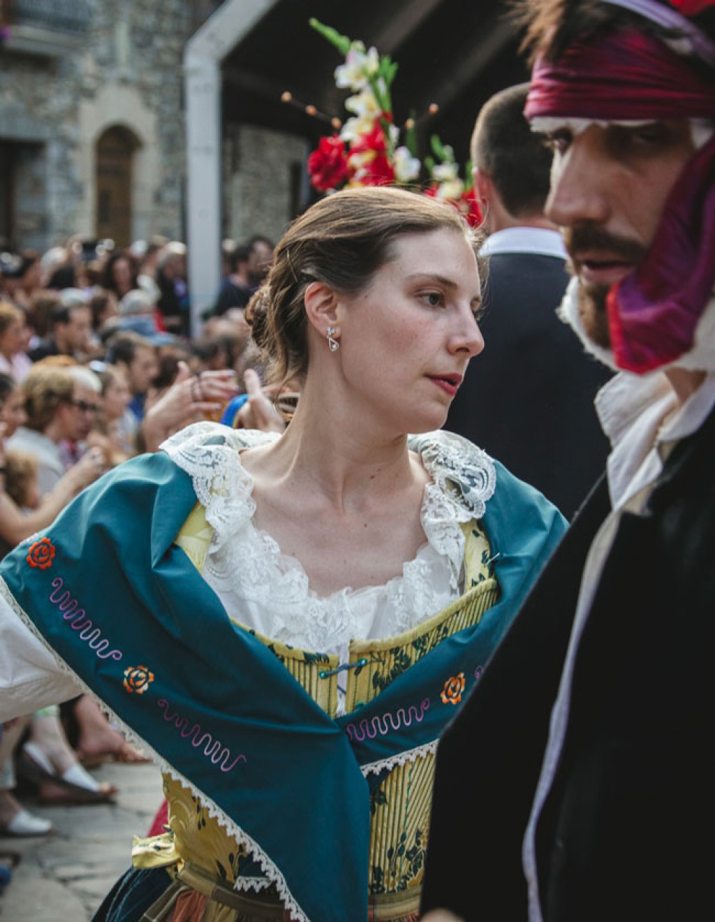 Ball de les dones de Benàs Mujer bailando el ball de les dones de Benàs